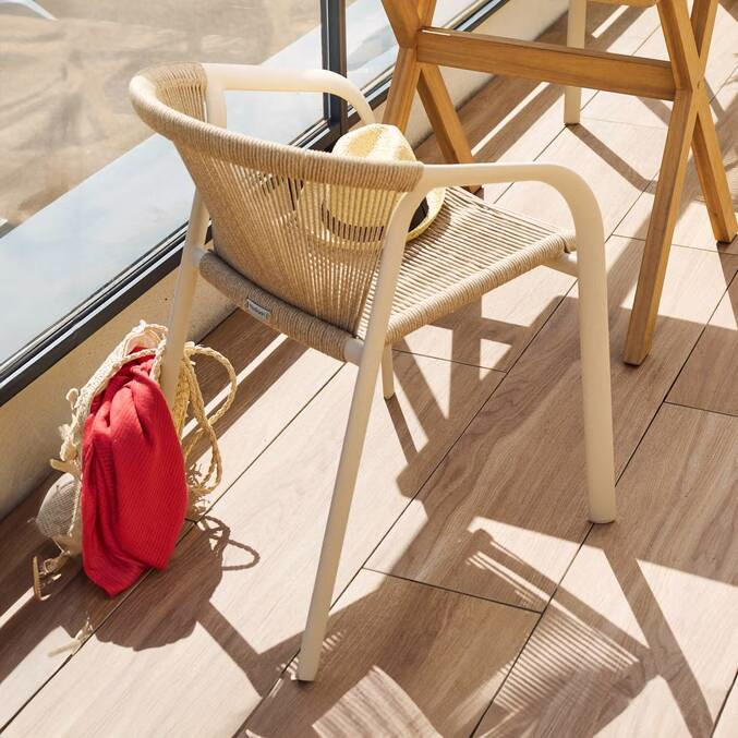 FAUTEUIL EMPILABLE « RIU »