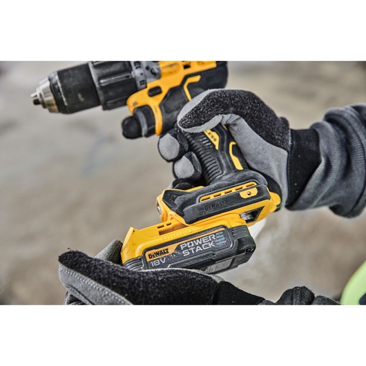 VISSEUSE- PERCEUSE A PERCUSSION COMPACTE SANS BALAIS 18V XR