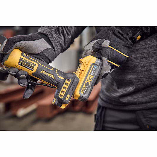 MEULEUSE D&rsquo;ANGLE COMPACTE XR 18V 125 MM