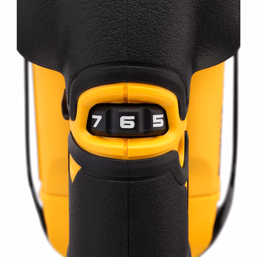 SCIE SAUTEUSE SANS BALAIS XR 18V DANS UN COFFRET TASK