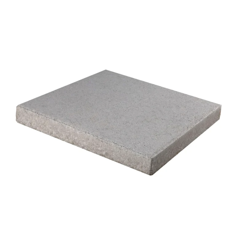 DALLE DE TERASSE EN BETON AUX BORDS CHANFREINES